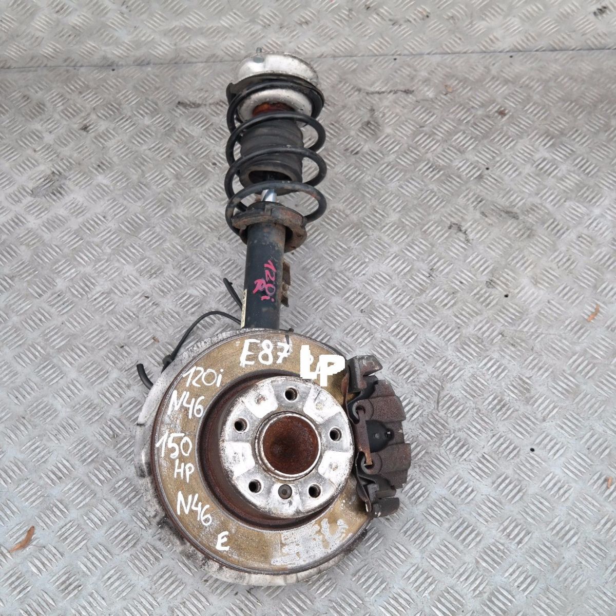 BMW 1 SERIES E87 120i N46 Front Left N/S Spring Strut Brake Suspension Leg Hub