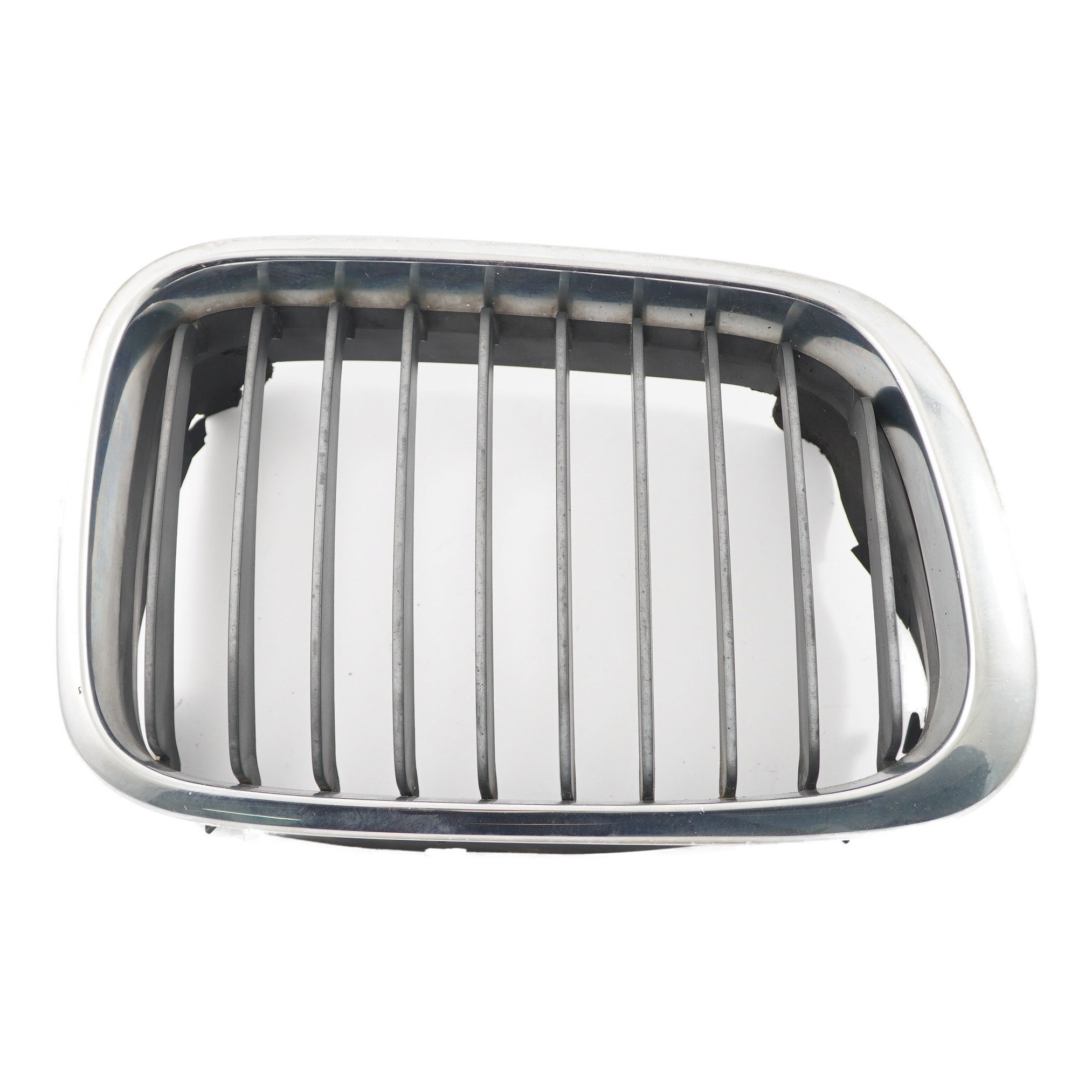 BMW E46 Grill Nerka Kratka Zderzaka Przednia Prawa 8208490