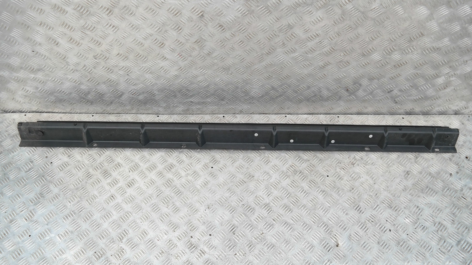 BMW X5 SERIES E53 MOUNT LEFT N/S SIDE DOOR SILL COVER SKIRT 51718408709 8408709