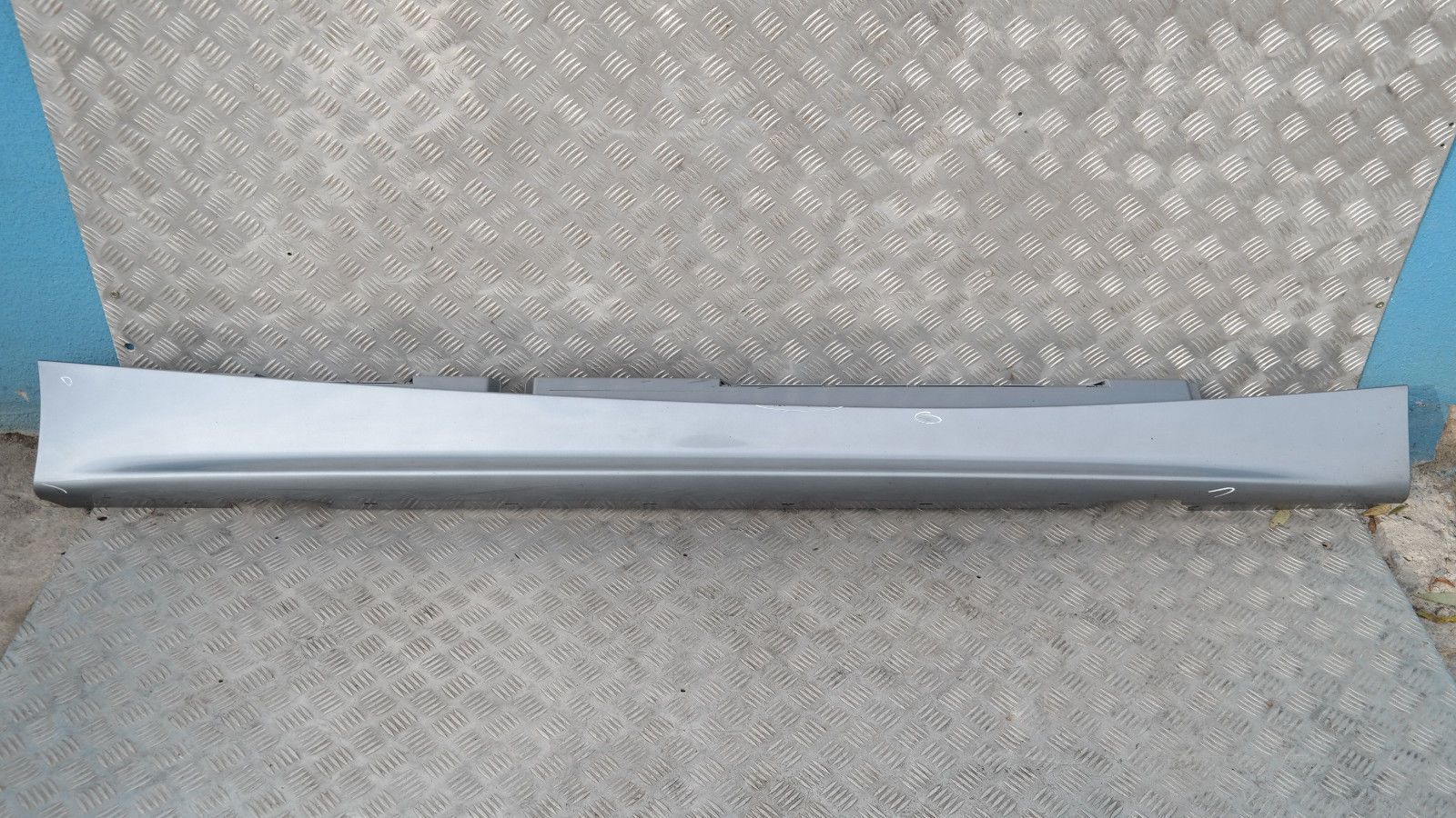 BMW 1 SERIES 12 E87 Sill strip side skirt right O/S Quarzblau Blue Metallic A18