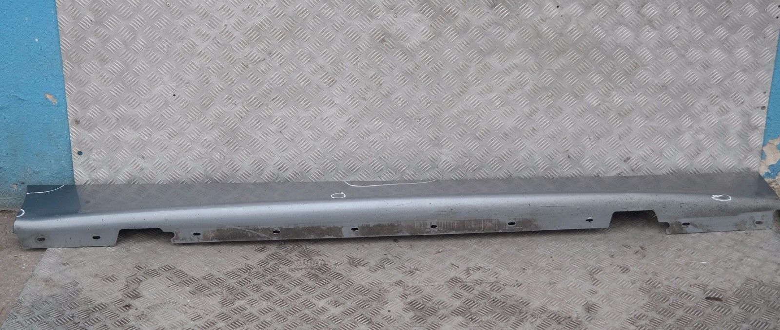 BMW 1 SERIES 19 E87 Sill strip side skirt right O/S Quarzblau Blue Metallic A18