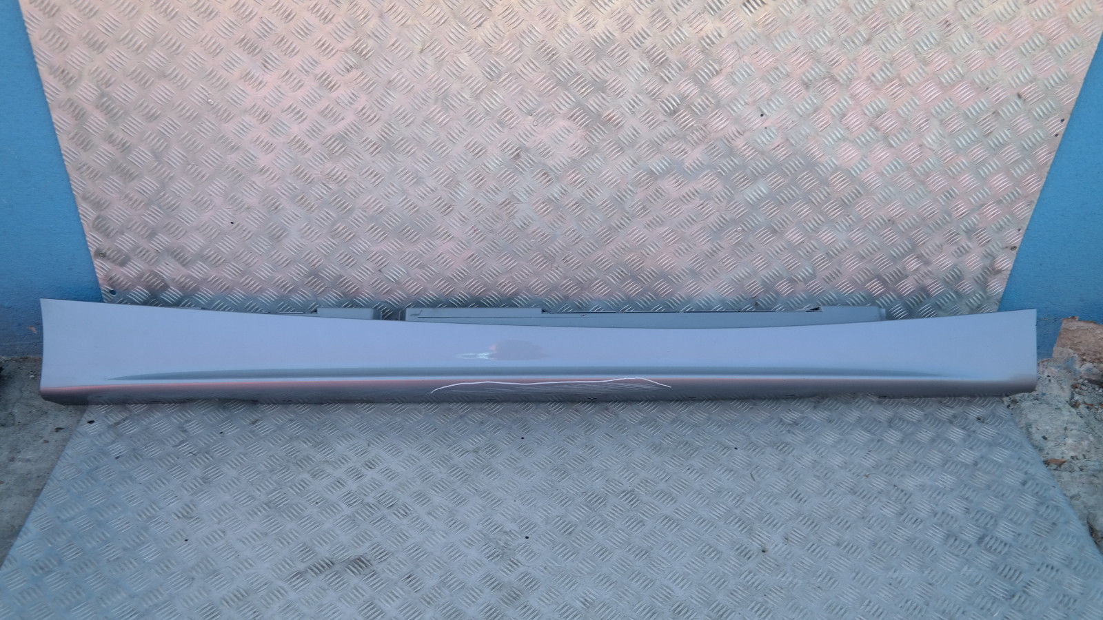 BMW 1 SERIES 6 E87 Sill strip side skirt right O/S Quarzblau Blue Metallic A18