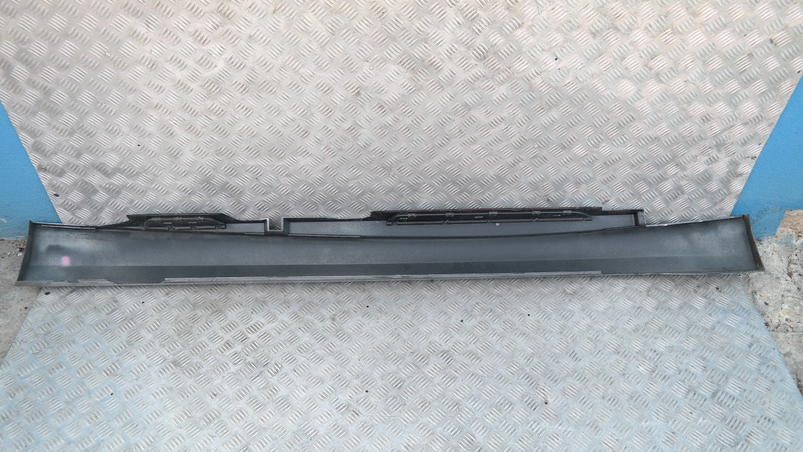 BMW 1 SERIES E87 LCI E87N Sill strip side skirt left N/S Titansilber Silver 354