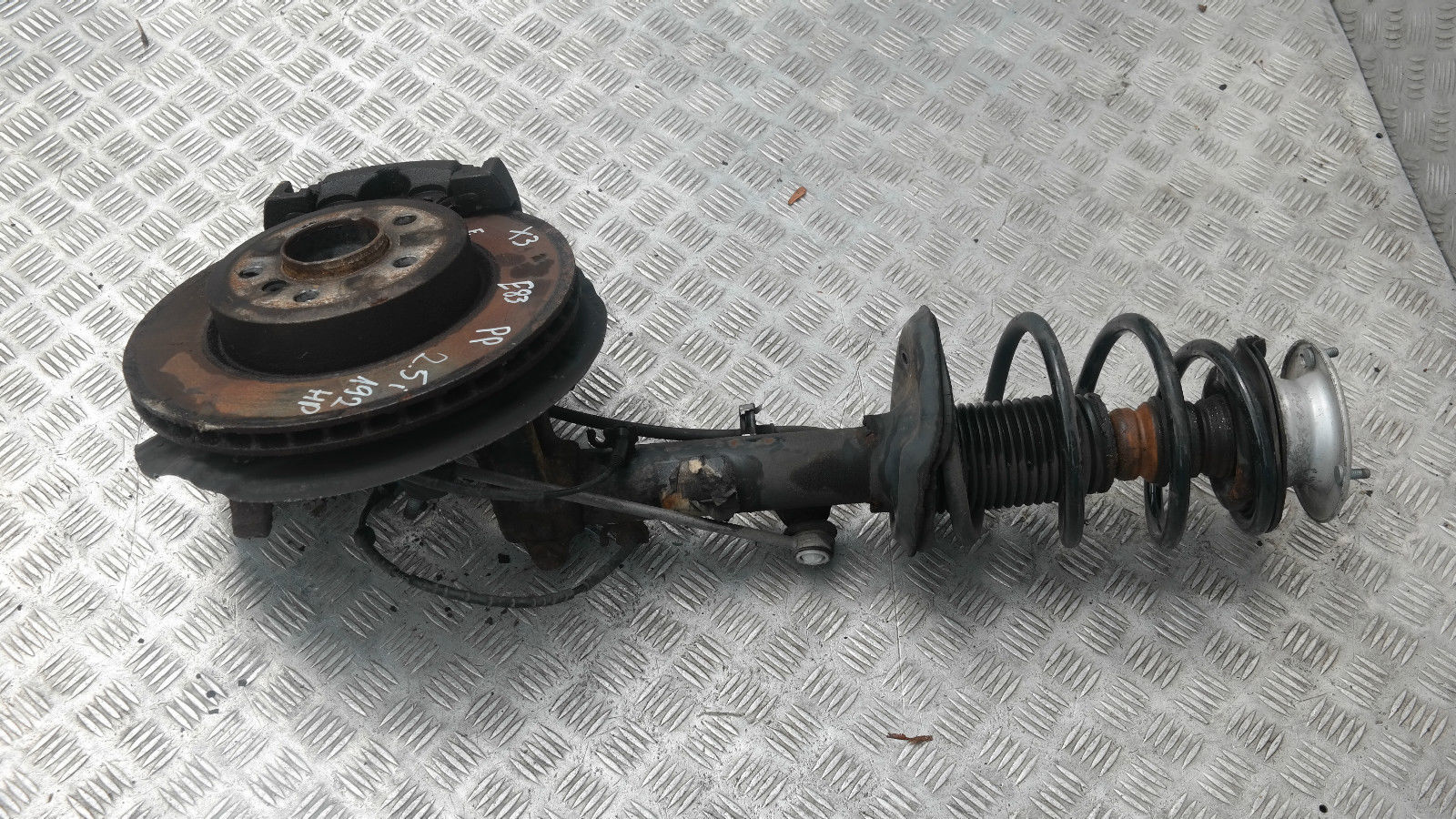 BMW X3 E83 2.5i M54 Front Right O/S Leg Sport Suspension Axle Brake Disc Hub Set