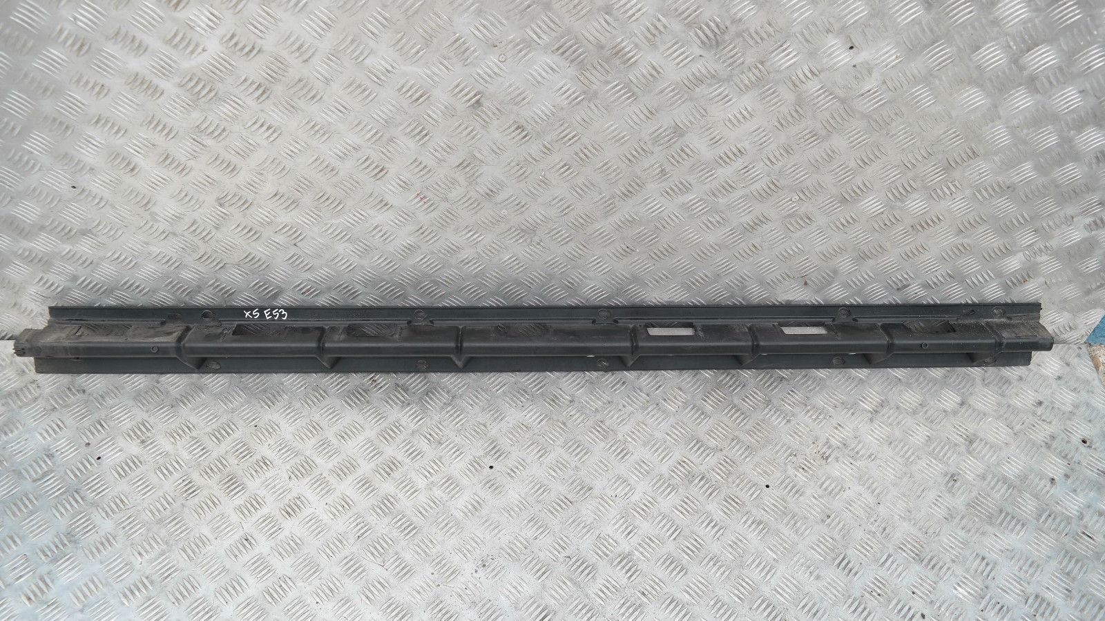 BMW X5 SERIES E53 MOUNT LEFT N/S SIDE DOOR SILL COVER SKIRT 51718408709 8408709