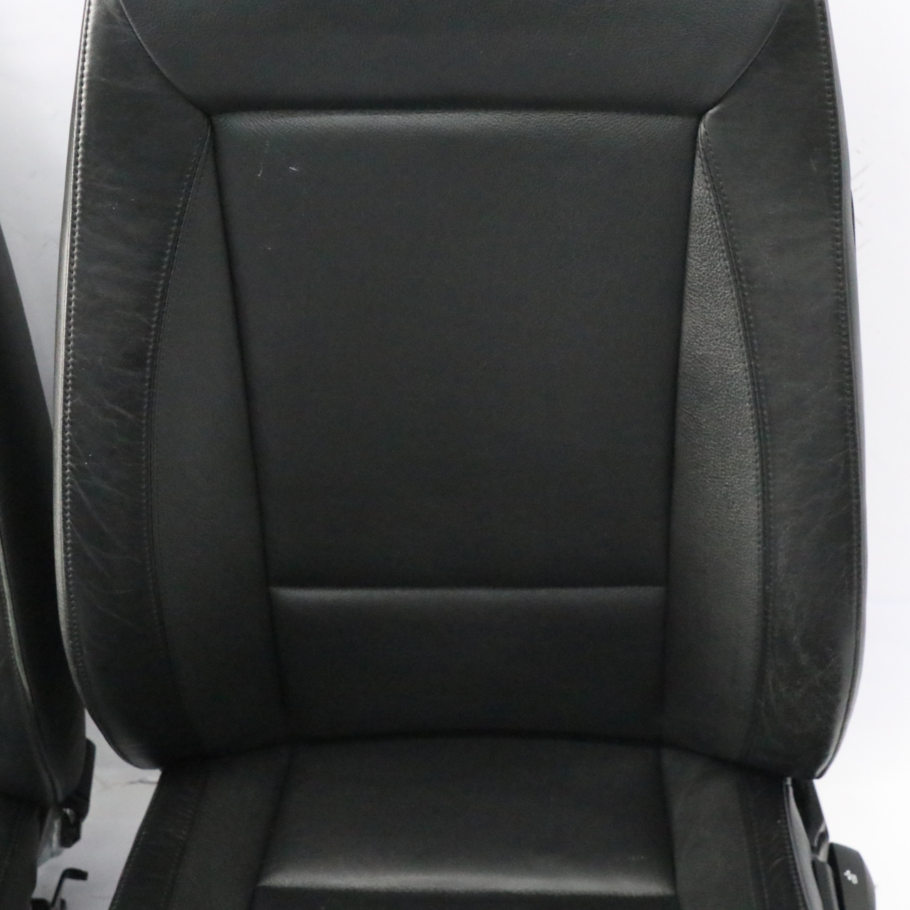 BMW 1er E87 LCI Schwarz Leder Interieur Sitze mit Airbag und Türkarten