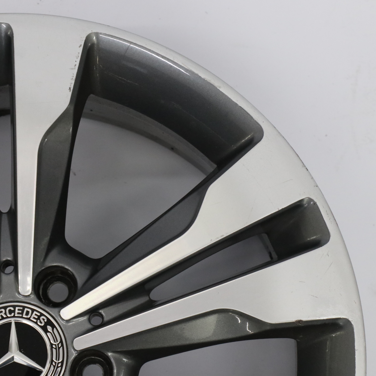 Mercedes C117 Leichtmetallfelge 18" 7,5J ET:52 5-Doppelspeiche A2464010400