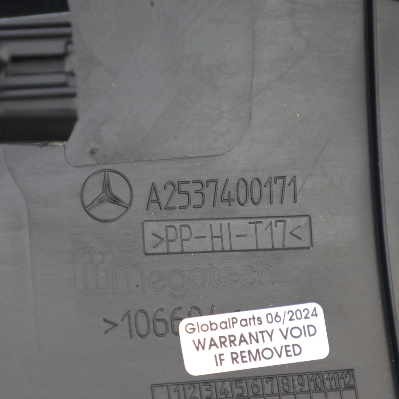 Mercedes X253 Fensterrahmen Kofferraumdeckel Innenabdeckung links A2537400171