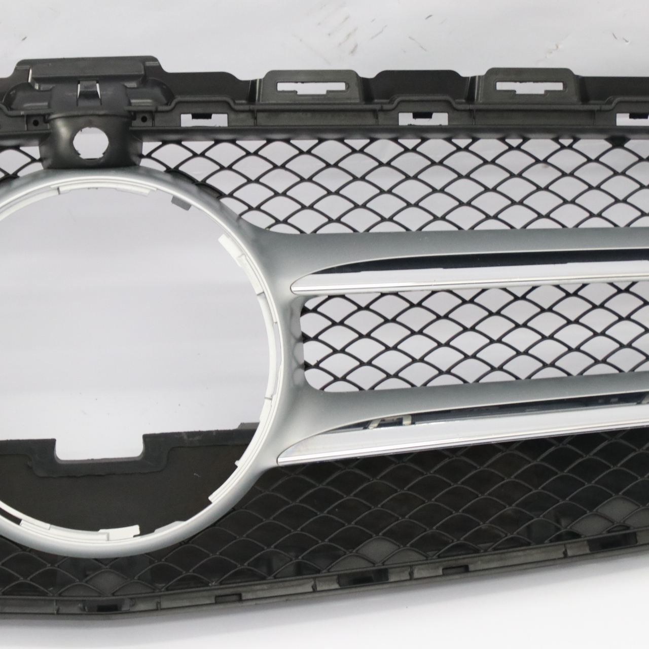 Mercedes W205 Stoßstange Kühler grill Zier Leiste Vorne Mitte Chrom A2058880023