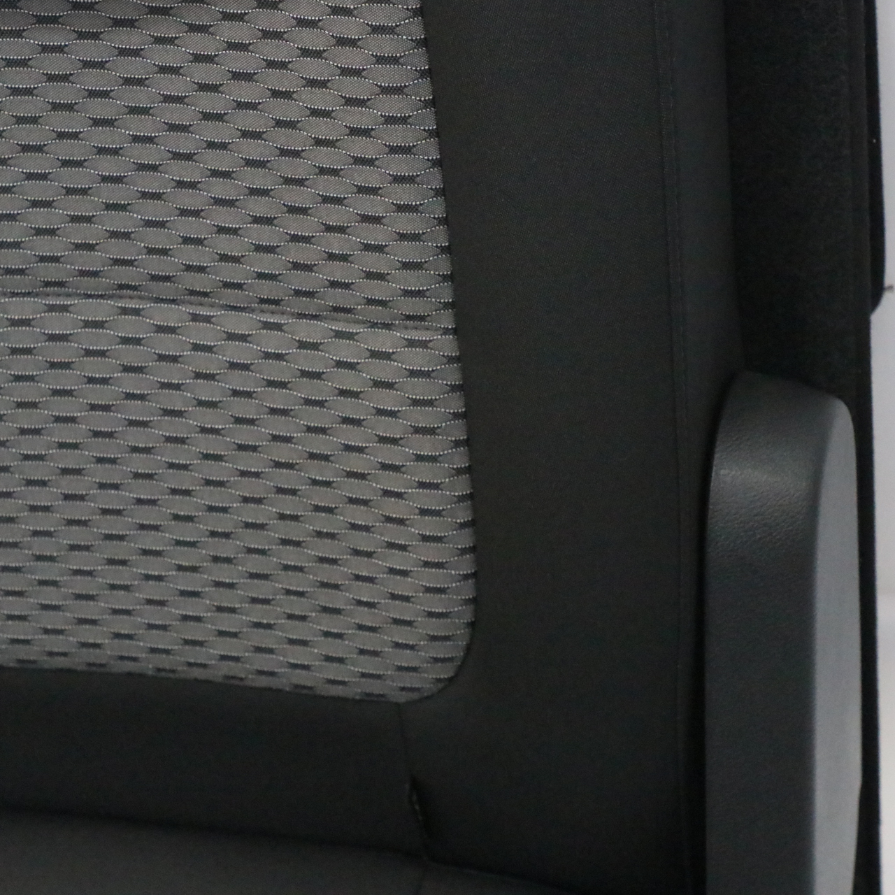 VW Volkswagen Sharan 7N Rücksitz links Interieur Stoff Schwarz Grau