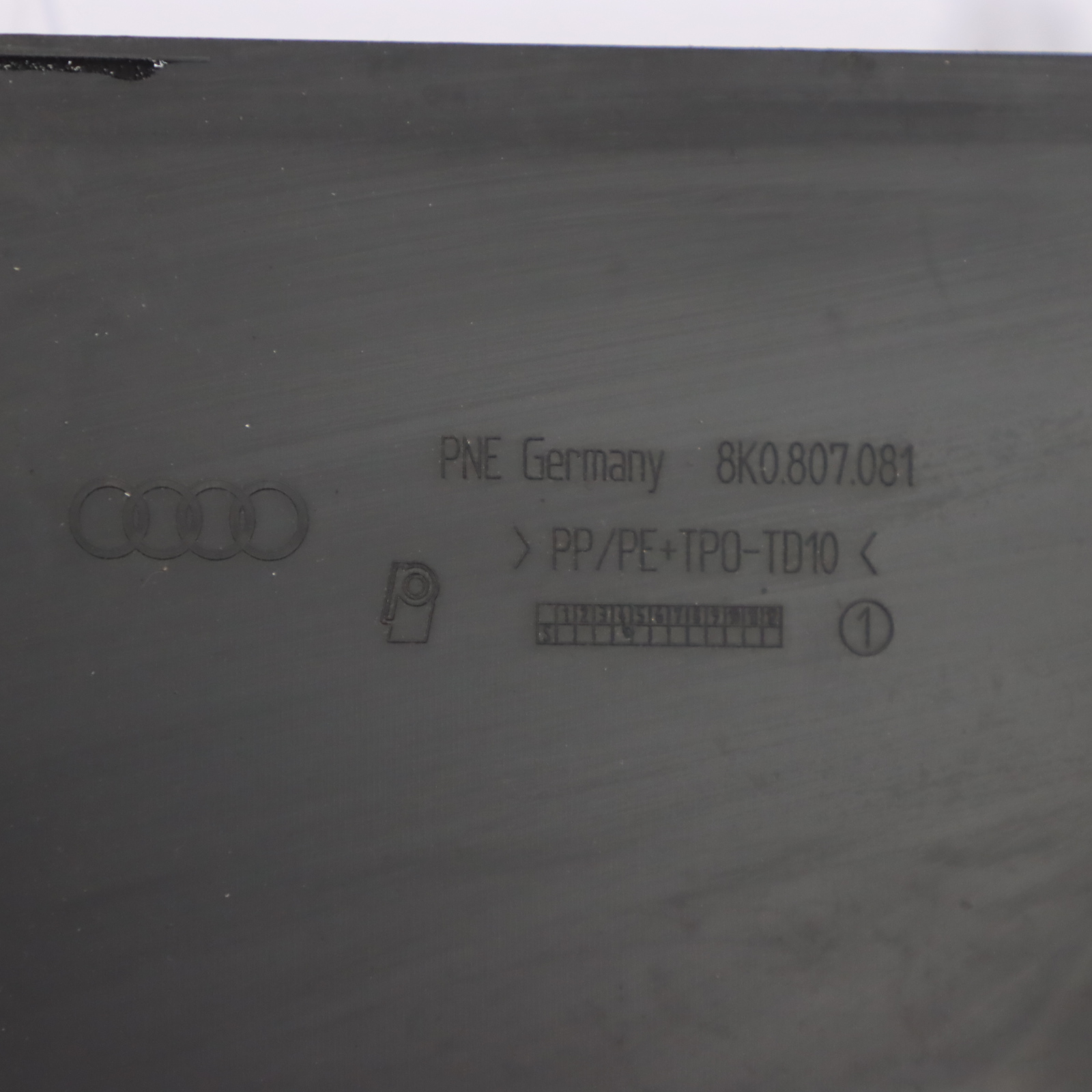 Audi A4 B8 Frontstoßstange Mitte oberer Kühlergrill Kühlerverkleidung 8K0807081