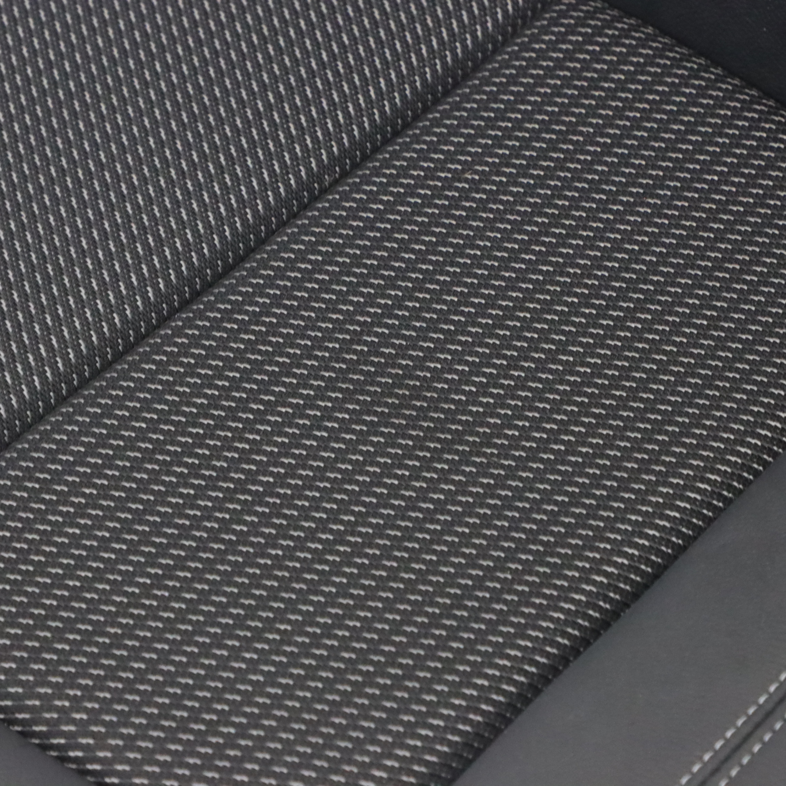 AUDI Q2 GA Rücksitz Couch Abdeckung Kissen Sitzbank 81A885405P