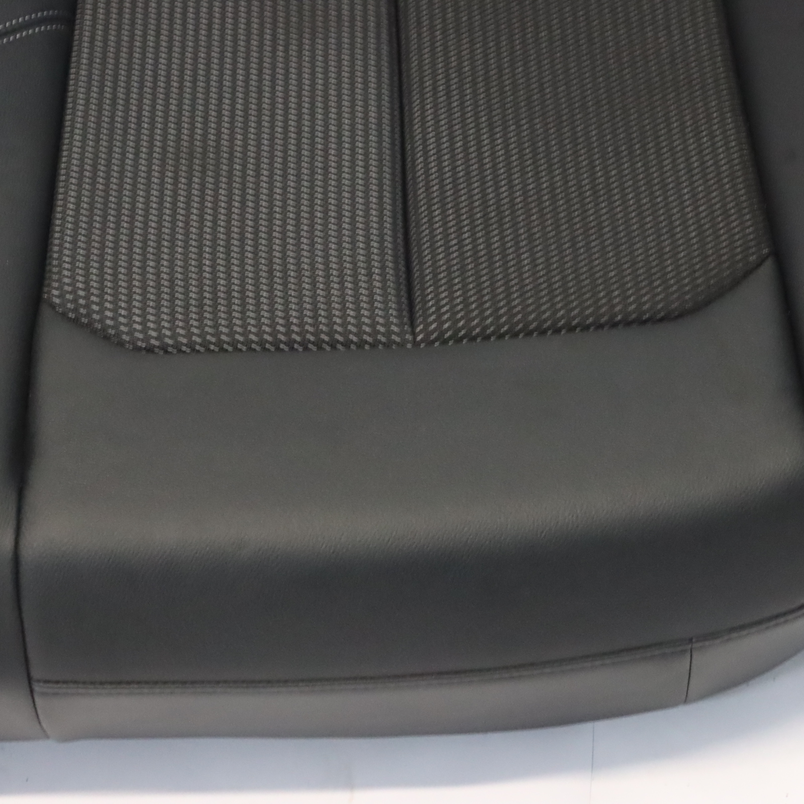 AUDI Q2 GA Rücksitz Couch Abdeckung Kissen Sitzbank 81A885405P