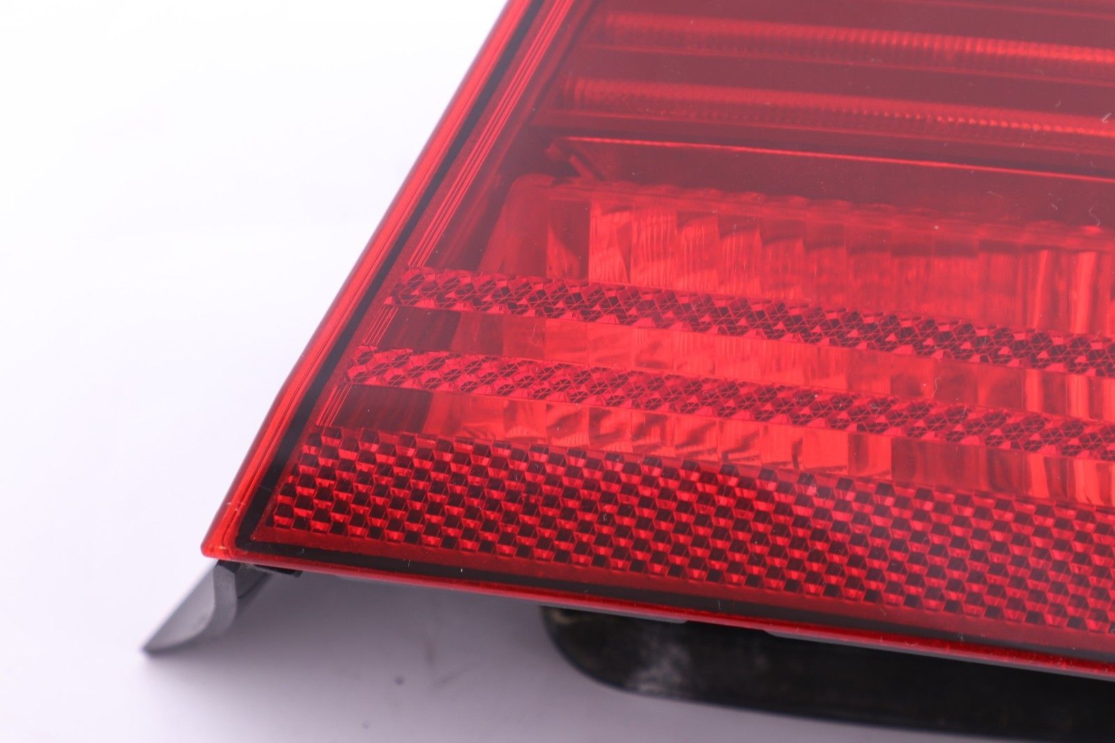 BMW 3 SERIES E90 Rear Light Lamp In The Side Panel Rear Right O/S 0406880