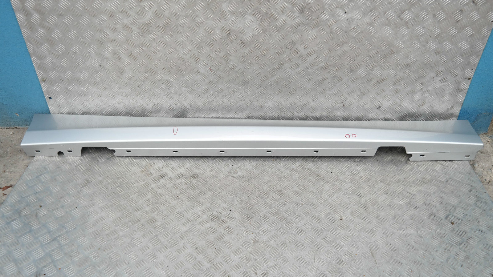 BMW 1 SERIES 8 E87N LCI Sill strip side skirt right O/S Titansilber Silver 354