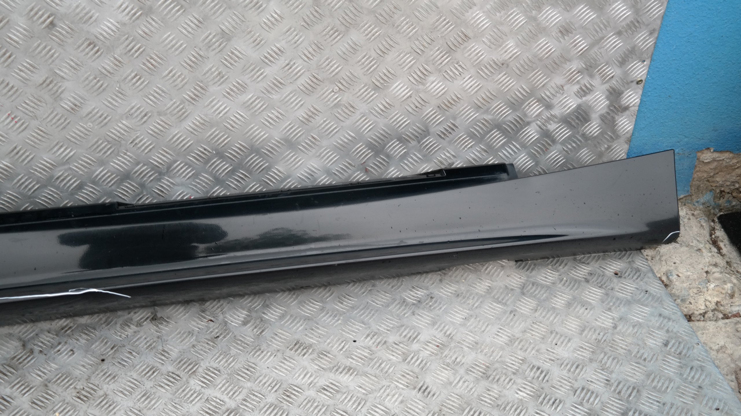 BMW 1 SERIES 8 E87 Sill strip side skirt right O/S BLACK 2 SCHWARZ II - 668