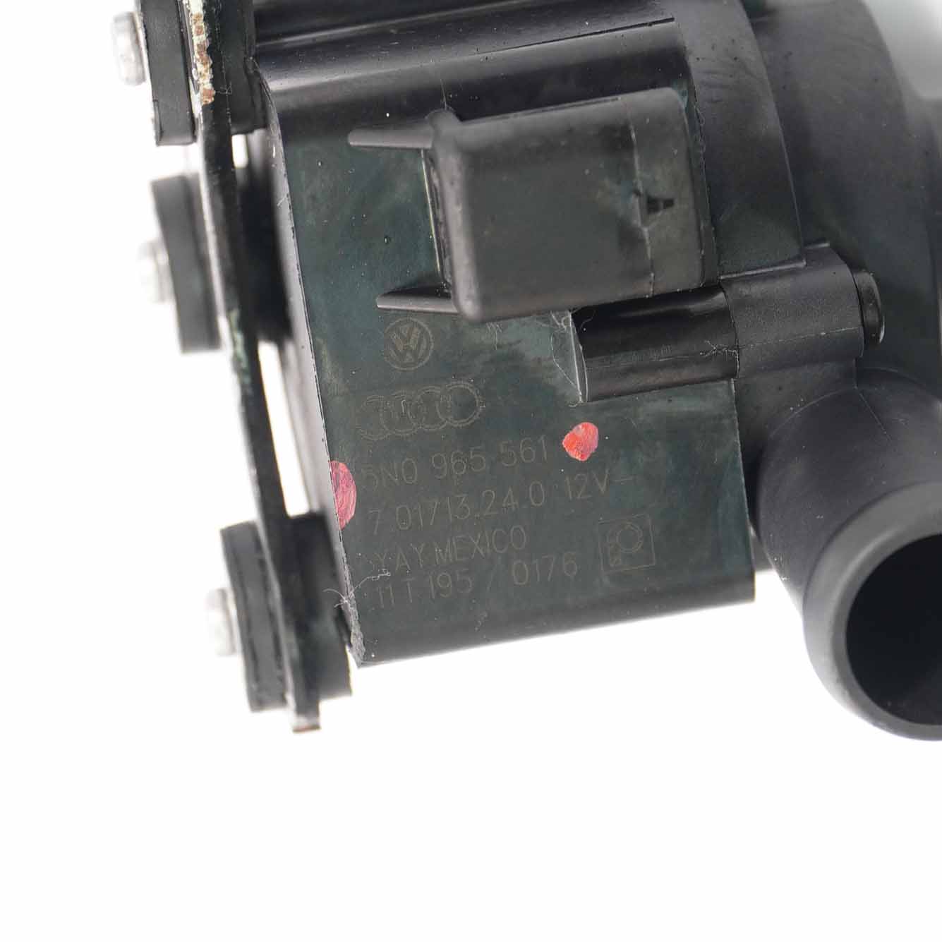 Audi A3 8P Zusatzwasserpumpe Kühlmittelkreislaufhalterung 5N0965561A