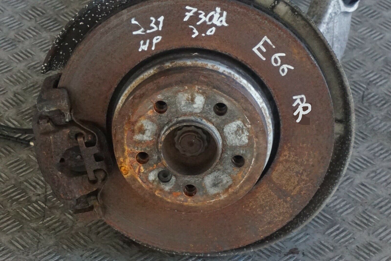 BMW 7 Series E66 730Ld M57N2 Rear Right O/S Leg Brake Disc Axle Suspension