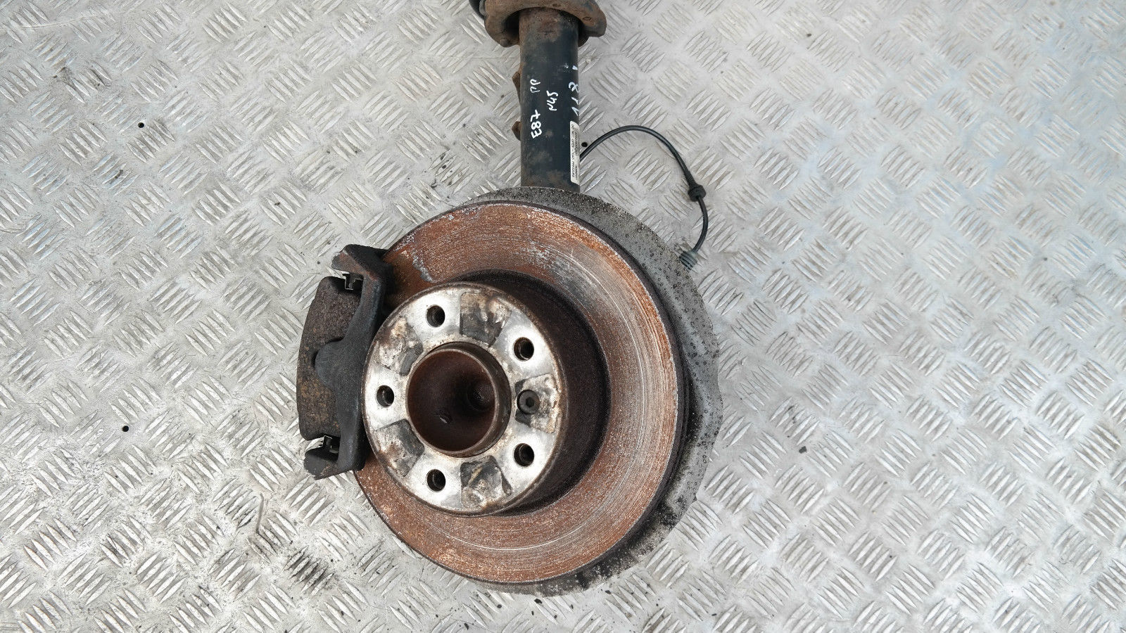 BMW 1 Series E87 118i Front Right O/S Leg Spring Strut Suspension Hub Axle Brake