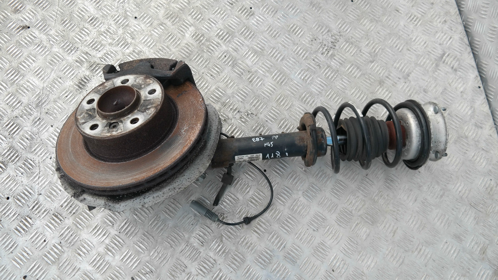 BMW 1 Series E87 118i Front Right O/S Leg Spring Strut Suspension Hub Axle Brake