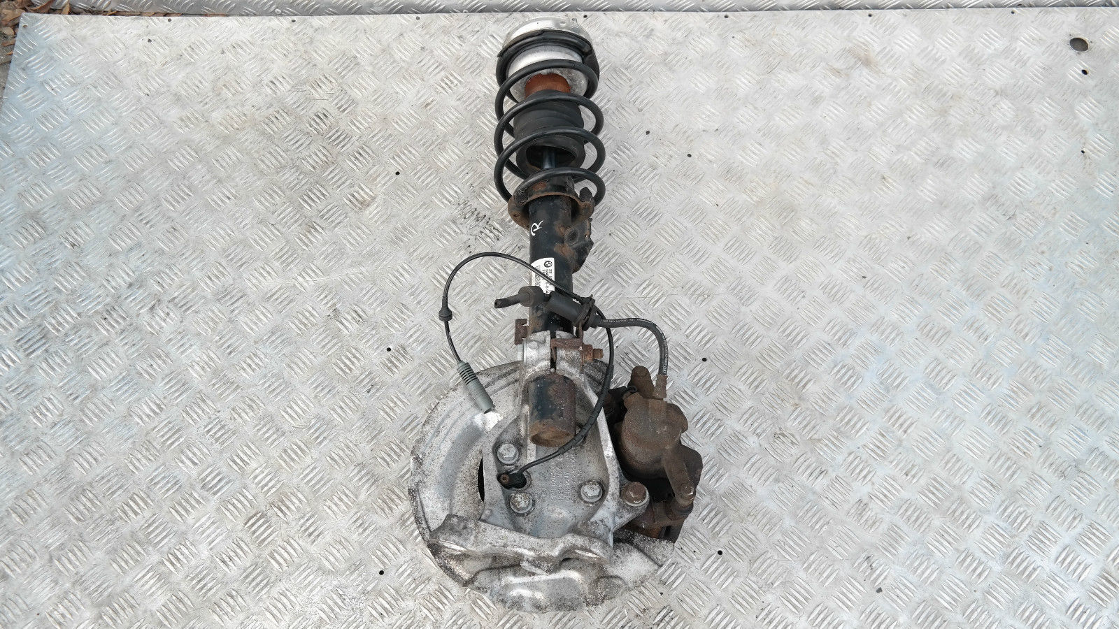 BMW 1 Series E87 118i Front Right O/S Leg Spring Strut Suspension Hub Axle Brake