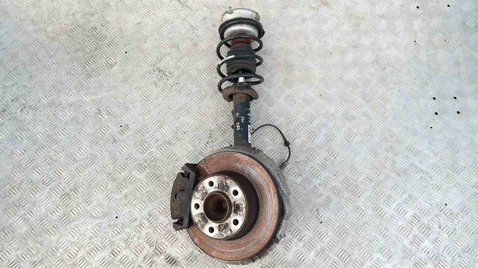 BMW 1 Series E87 118i Front Right O/S Leg Spring Strut Suspension Hub Axle Brake