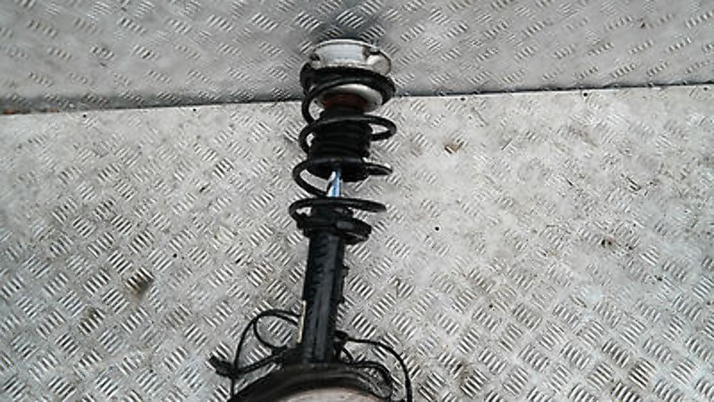 BMW 1 E87 120i N46 LEFT FRONT SPRING STRUT LEG SUSPENSION BRAKE CALLIPER N/S