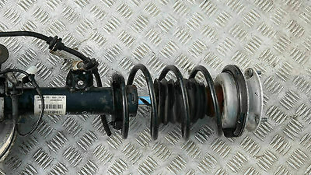 BMW 1 E87N 116i N43 Front Left N/S spring strut brake suspension leg hub axle