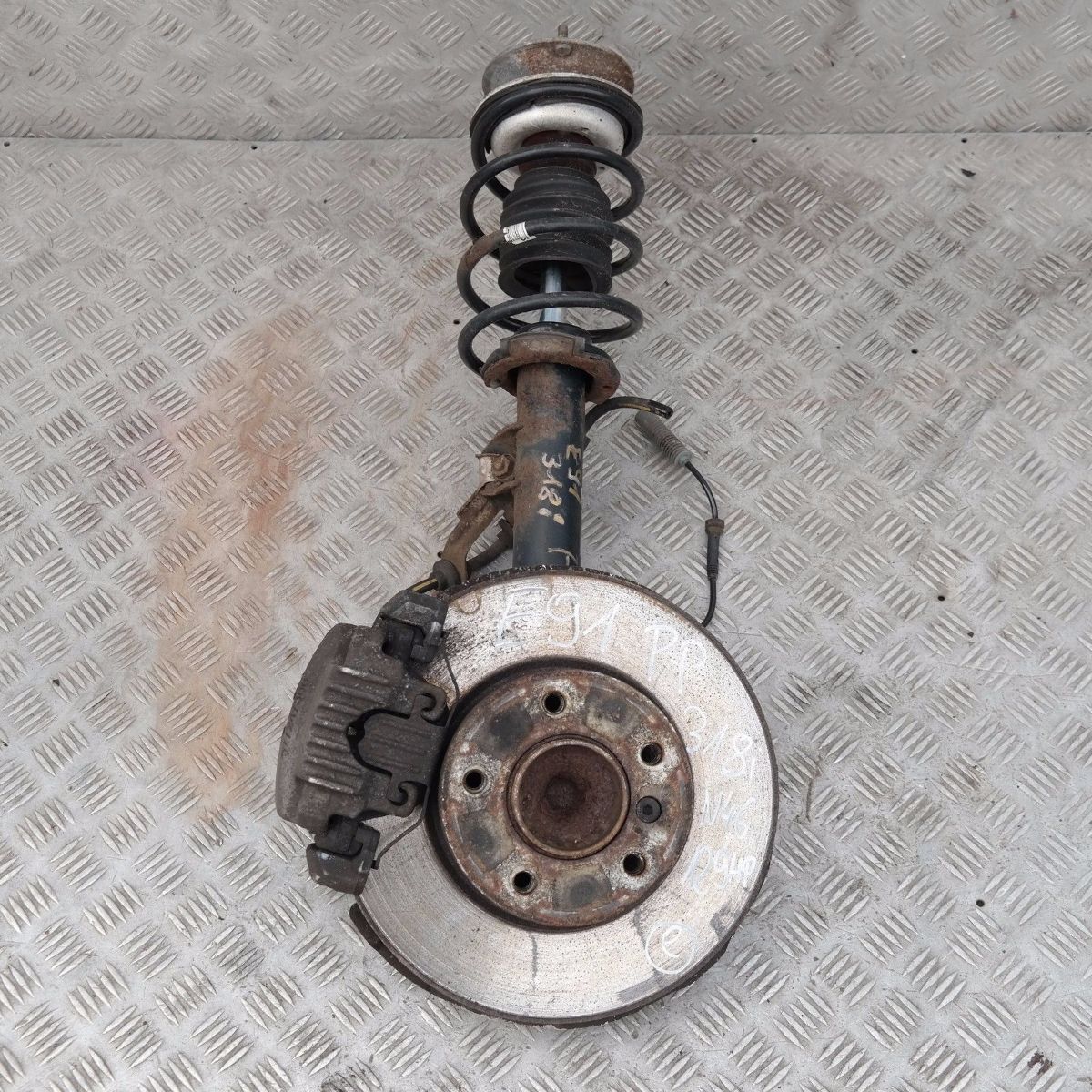 BMW 3 Series E91 318i N46 FRONT RIGHT O/S SPRING STRUT SUSPENSION BRAKE CALLIPER