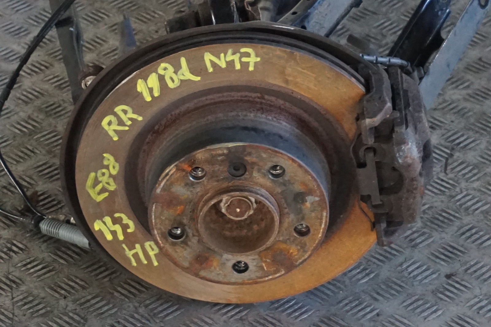 BMW 1 Series E88 Cabrio 118d N47 Rear Right O/S Suspension Leg Axle Brake Disc