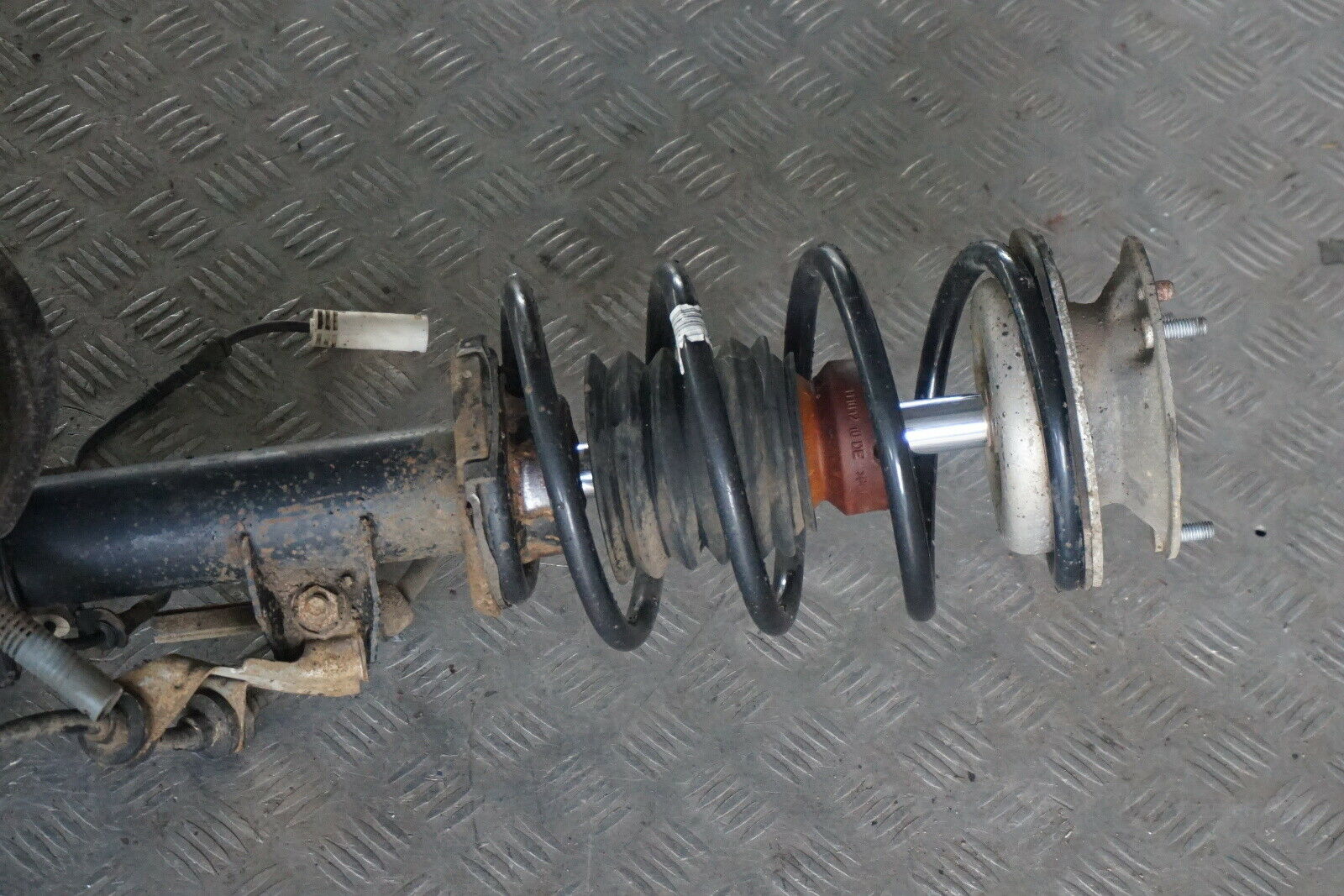 BMW 3 Series E90 325d M57N2 Front Left N/S Spring Strut Leg Suspension