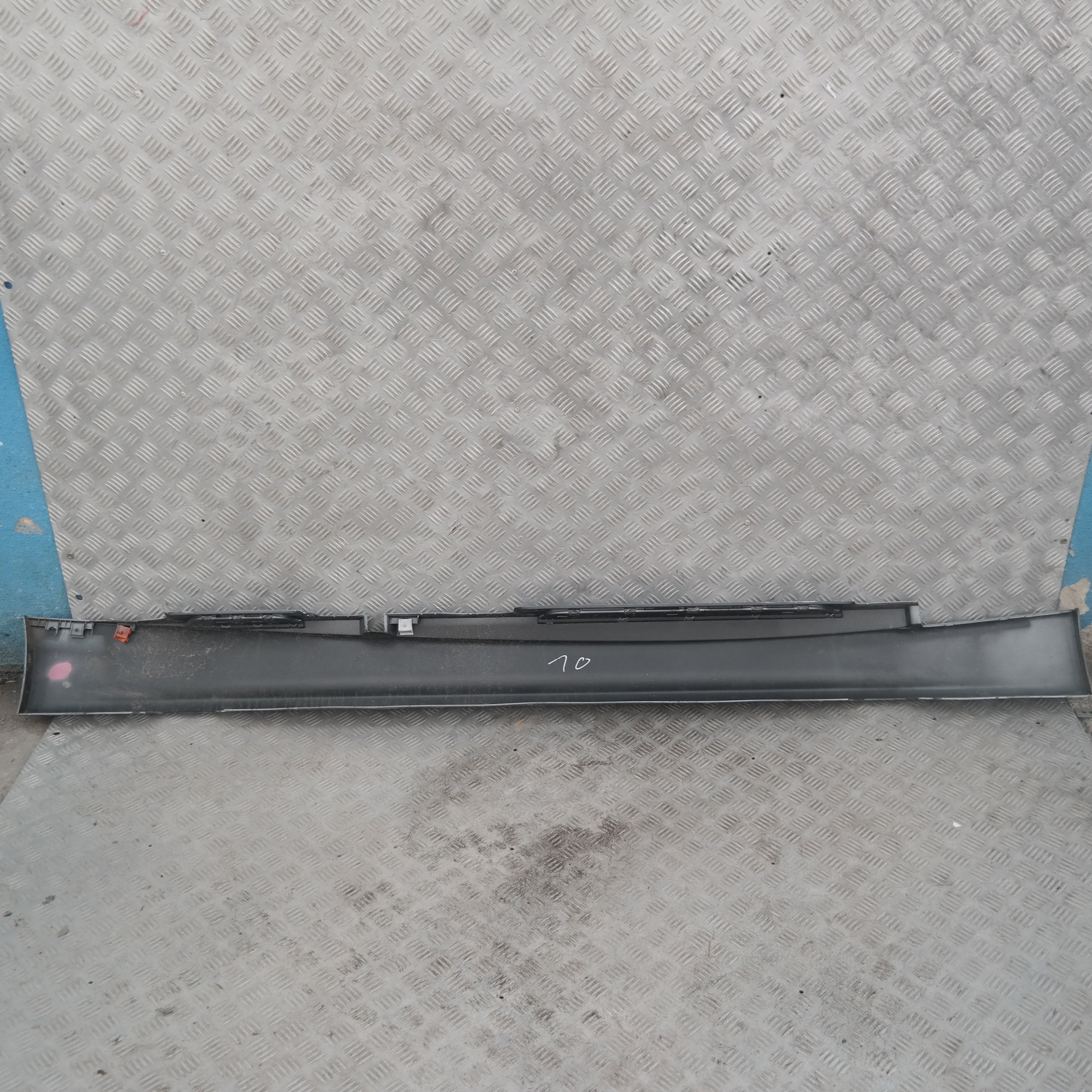 BMW 1 Series E87 Sill Strip Side Skirt Left N/S Quarzblau Blau Blue Metallic A18