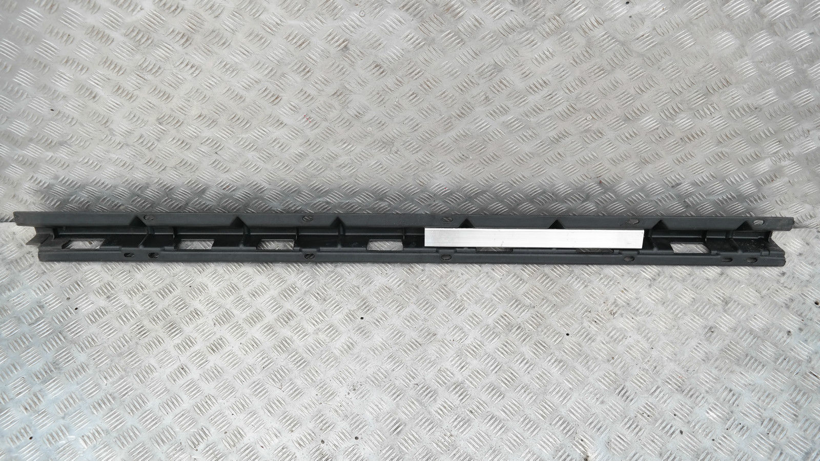 BMW X5 SERIES E53 MOUNT LEFT N/S SIDE DOOR SILL COVER SKIRT 51718408709 8408709