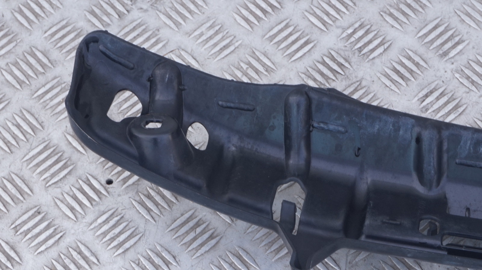 BMW E63 E64 Hintere Stoßstange Mitte Halterung Halter Halterung Trim