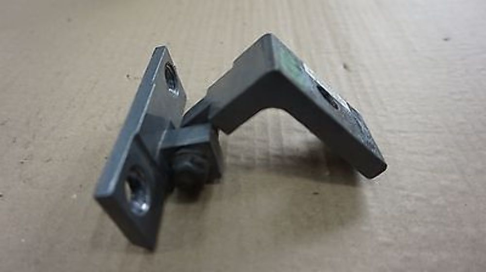 BMW 5 Series E60 E61 Front right door lower hinge SILBERGRAU O/S 7068078