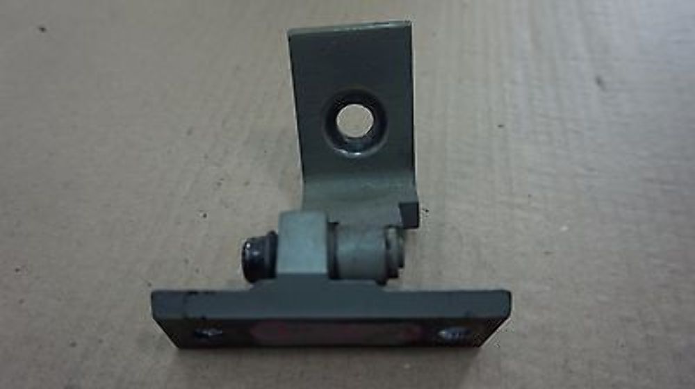 BMW 5 Series E60 E61 Front right door lower hinge SILBERGRAU O/S 7068078