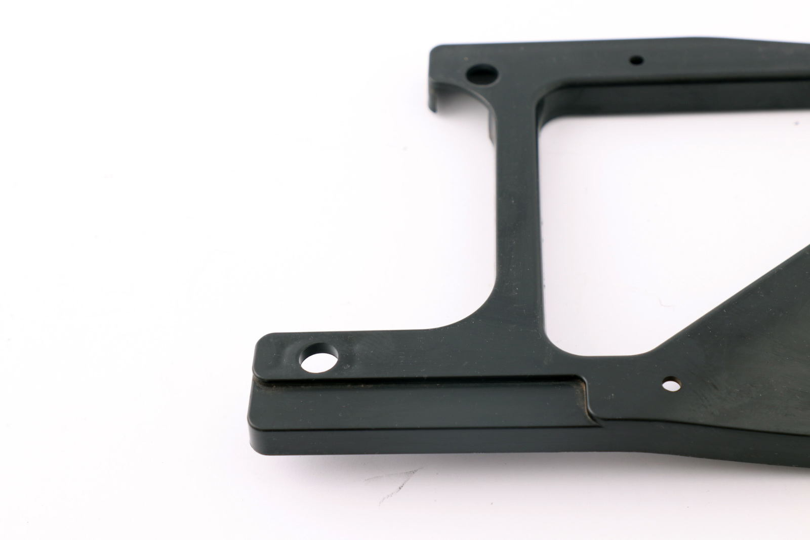 BMW 1 Series E81 E87N Bracket Bumper Rear Bottom Fitted Only On The Left 7183873