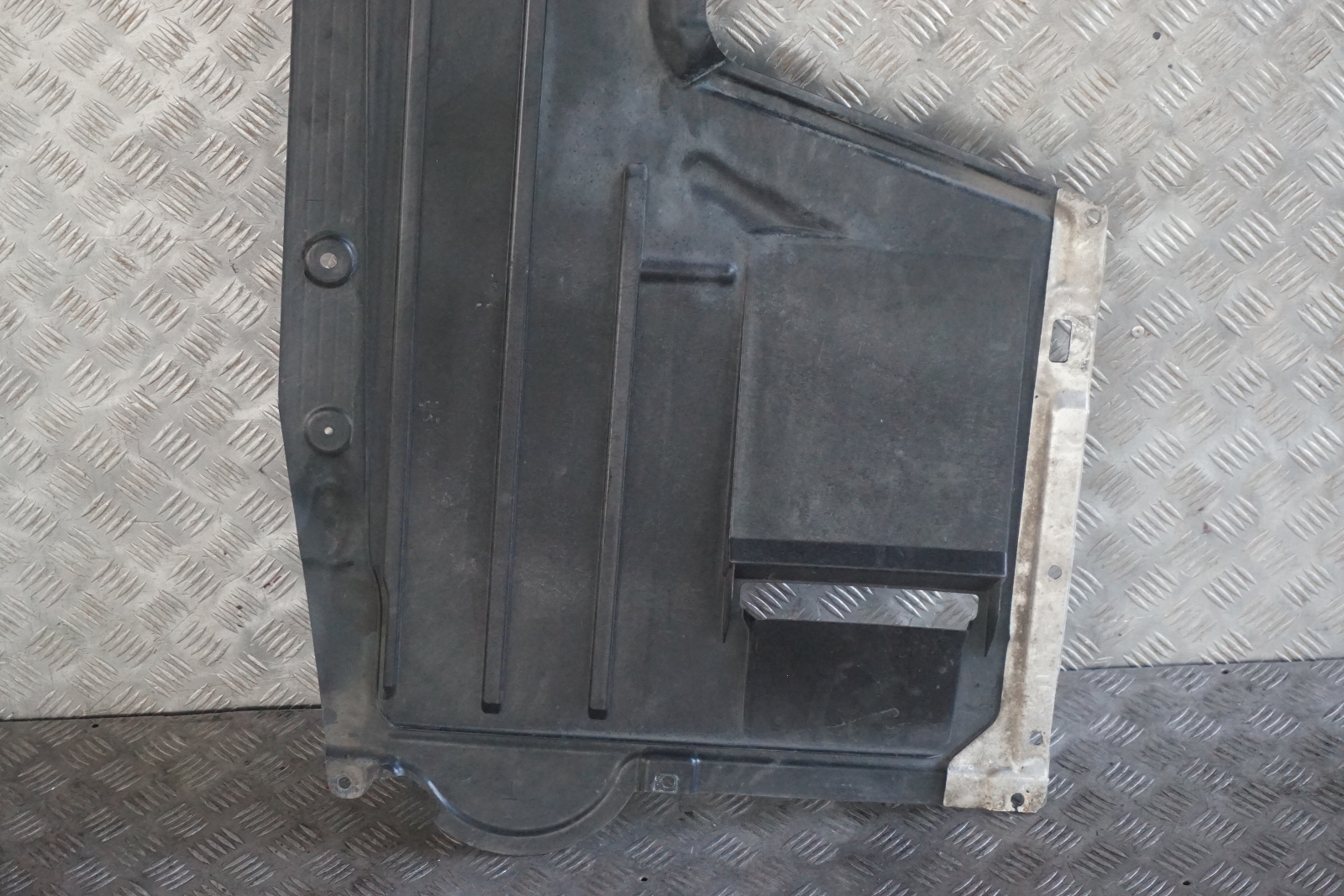 BMW F20 F30 Osłona Podłoga Panel Podwozia Prawy Prawa 7241826