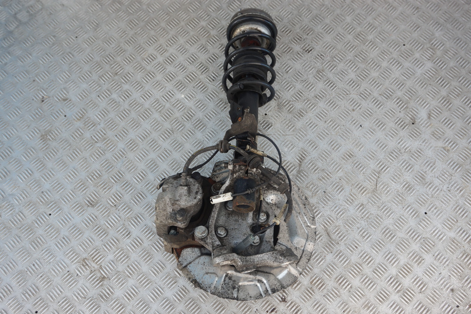 BMW 3 Series E90 330i N52 M Sport Front Left N/S Spring Strut Brake Caliper