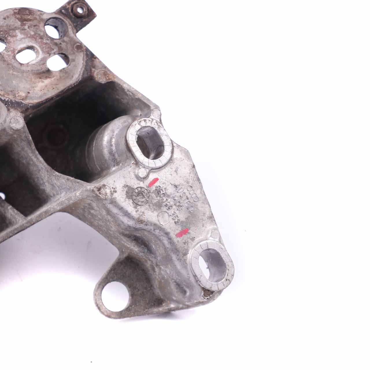 Audi A4 B7 2.0 TDI Engine Mount Right O/S Support Holder Bracket 8E0199352N