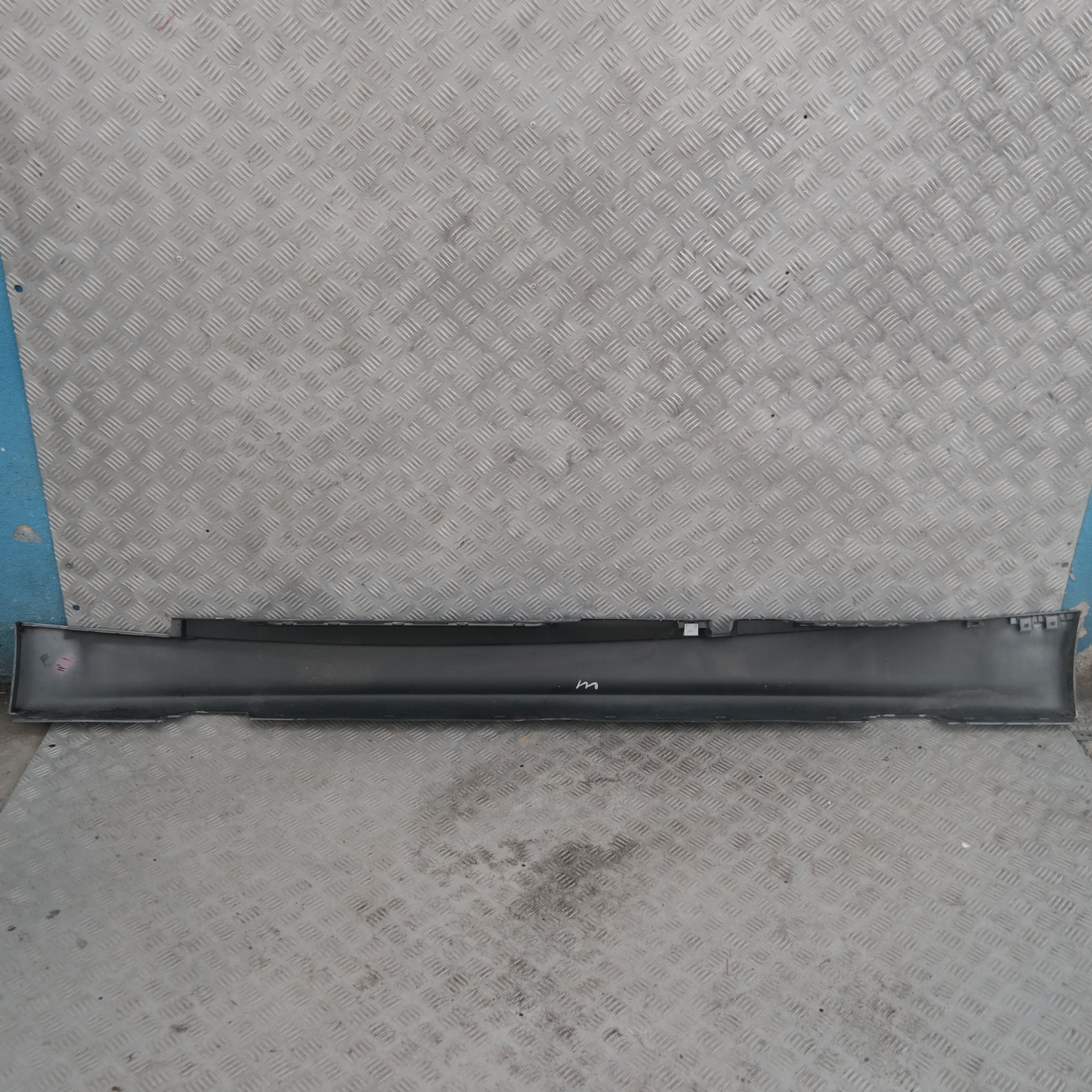 BMW 1 SERIES 19 E87 Sill strip side skirt right O/S Quarzblau Blue Metallic A18