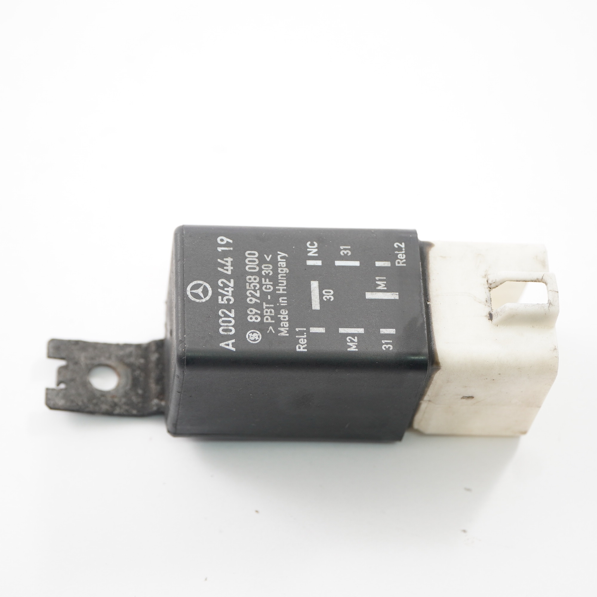 Mercedes Vito W639 Coolant Radiator Fan Relay Control Module A0025424419