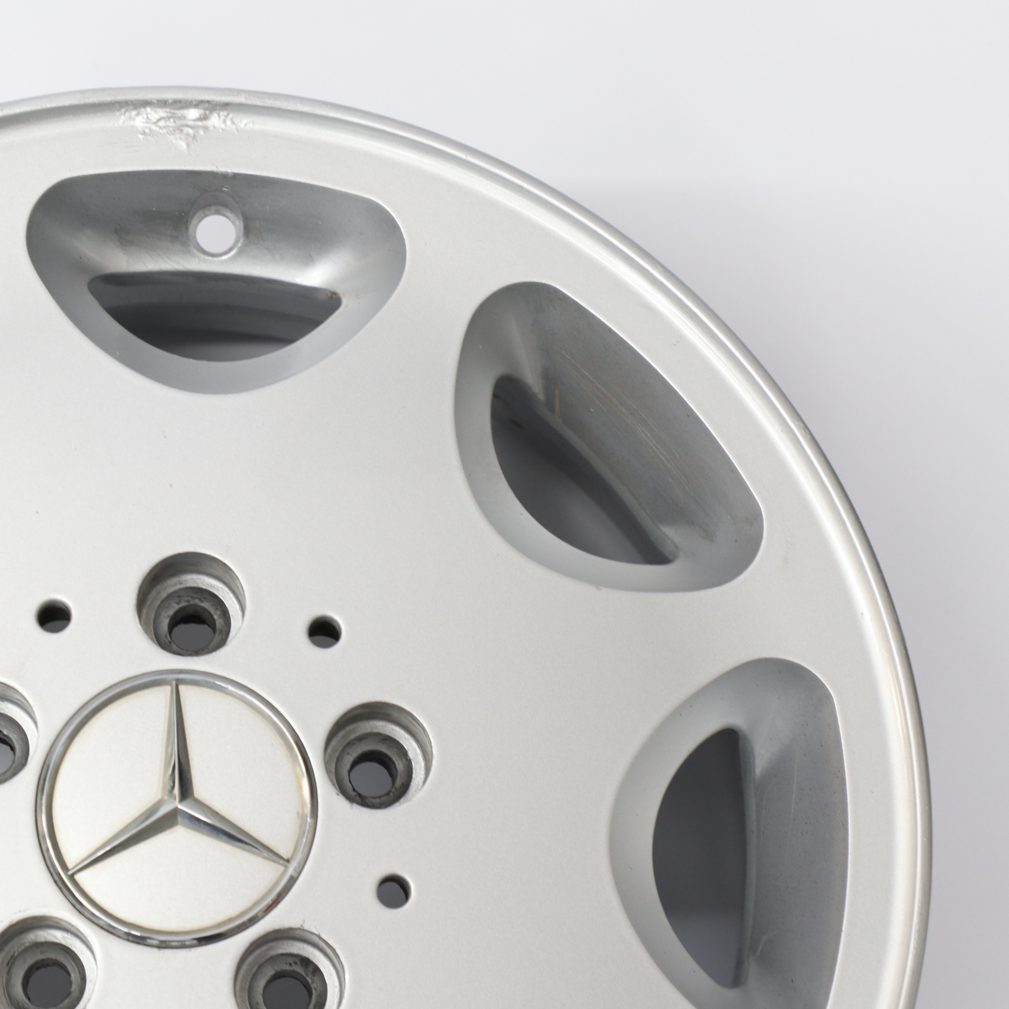 Mercedes W124 Silberne Leichtmetallfelge 15" 6,5J ET:44 8 Loch A1244011202