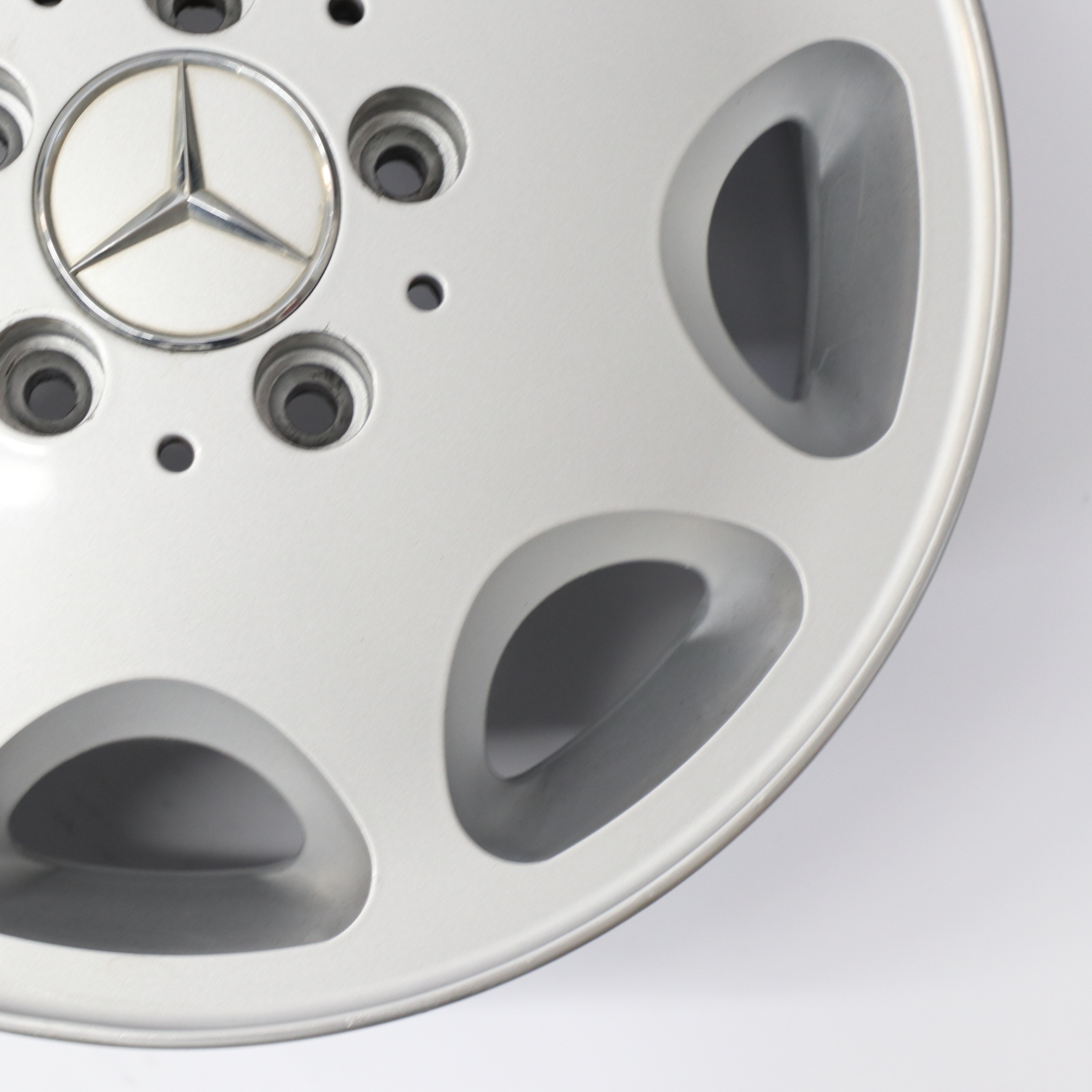 Mercedes W124 Silberne Leichtmetallfelge 15" 6,5J ET:44 8 Loch A1244011202