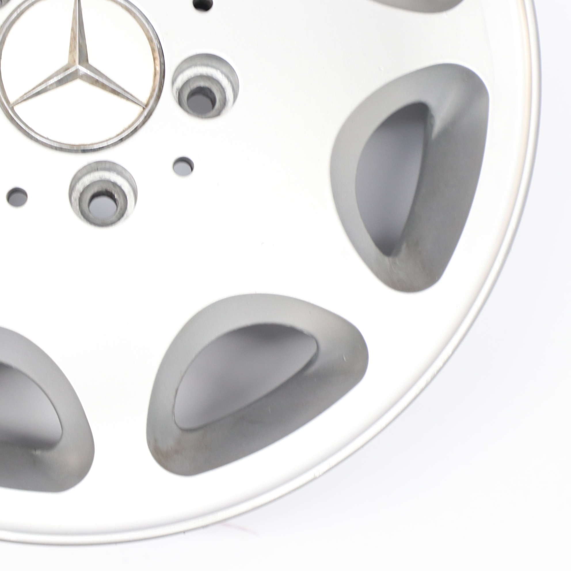 Mercedes W124 Silberne Leichtmetallfelge 15" 6,5J ET:44 8 Loch A1244011202