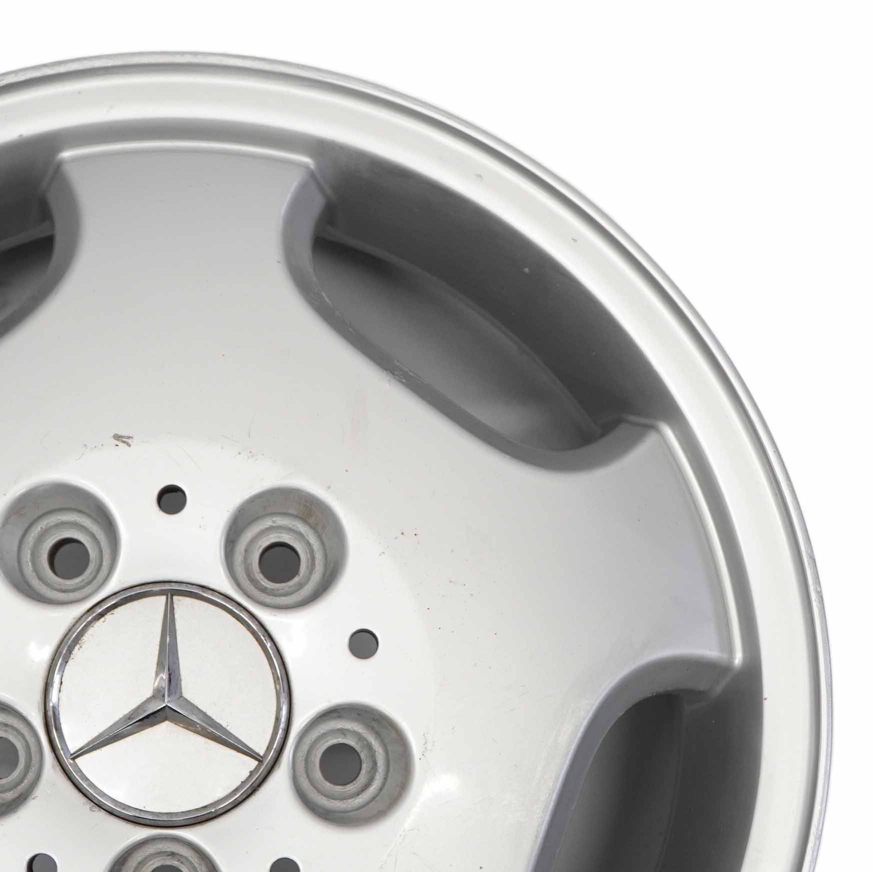 Mercedes W168 Silberne Leichtmetallfelge 15" 5.5J ET:54 A1684011702