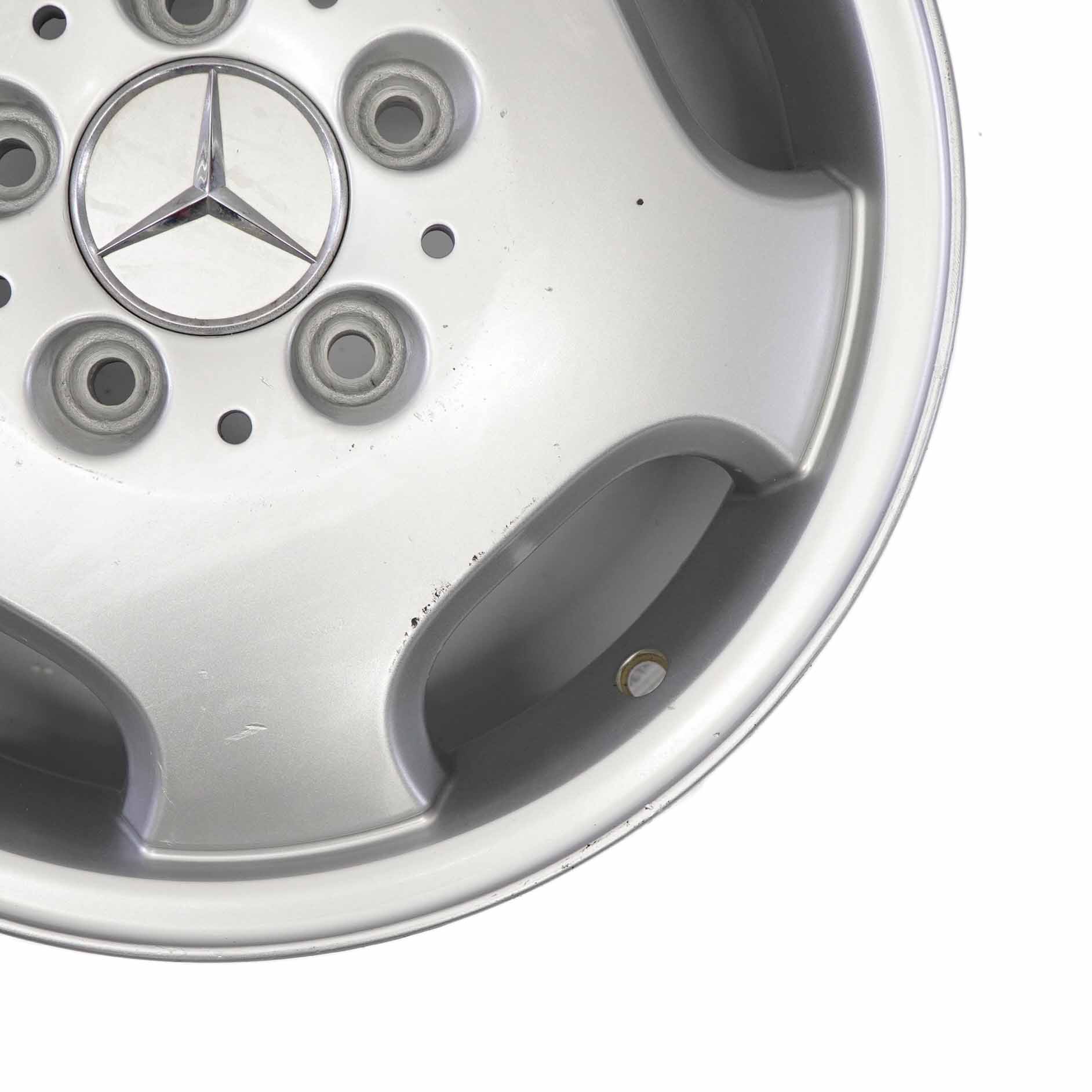 Mercedes W168 Silberne Leichtmetallfelge 15" 5.5J ET:54 A1684011702