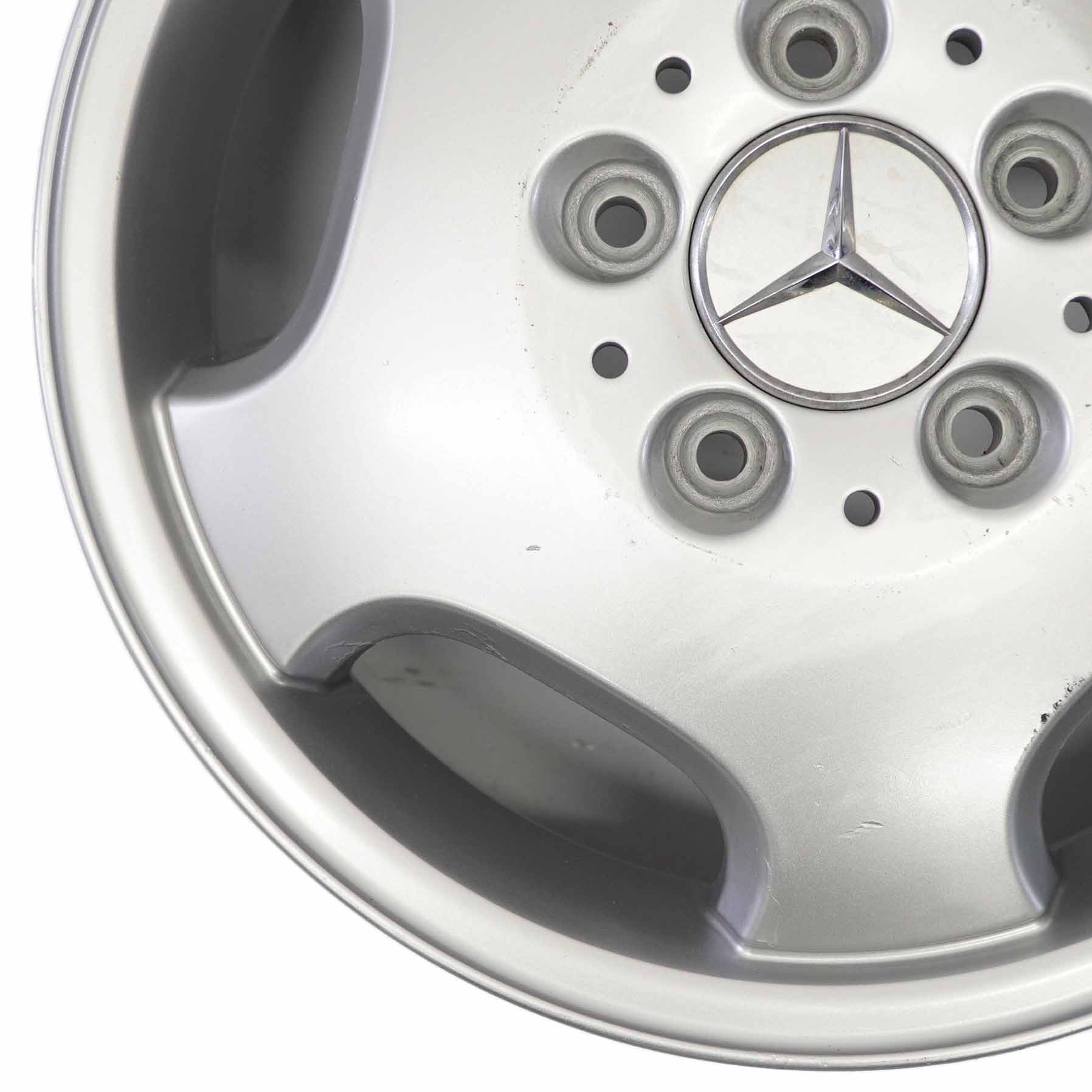 Mercedes W168 Silberne Leichtmetallfelge 15" 5.5J ET:54 A1684011702