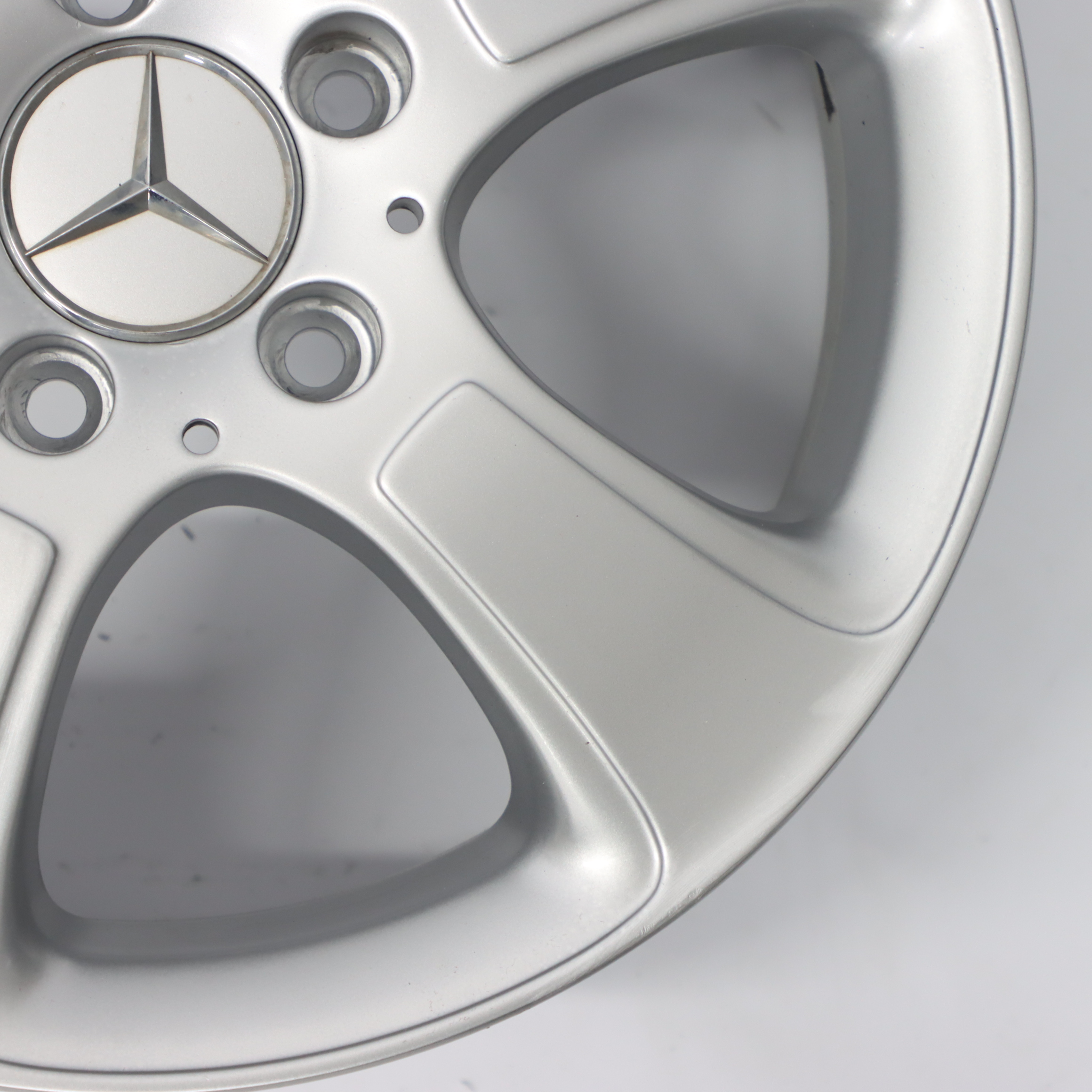 Mercedes W169 W245 Silberne Leichtmetallfelge 16" 6J ET:46 A1694011002