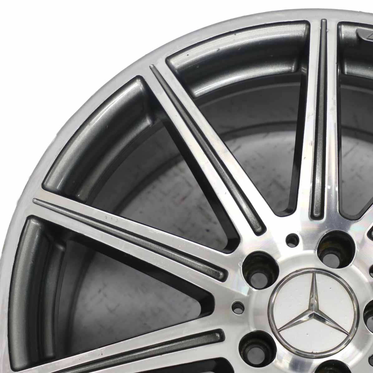 Mercedes W212 E63 AMG Leichtmetallfelge 10-Speichen Rad 19" 9,5J A2124015102